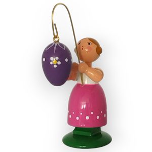 Ostermädchen mit lila-farbenen Ei