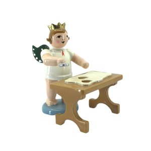 Engel mit Ausstechf. Am Tisch mit Krone